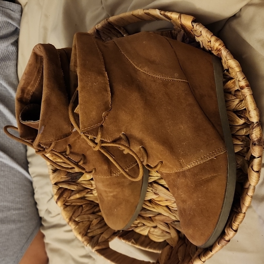 Dearest size 7, wedge booties - Picture 3 of 3